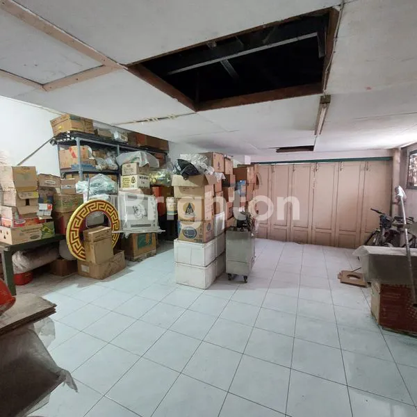 image INVESTASI CERDAS. RUMAH BESAR TENGAH KOTA HANYA 3 MNT DARI SMA LOYOLA (6)