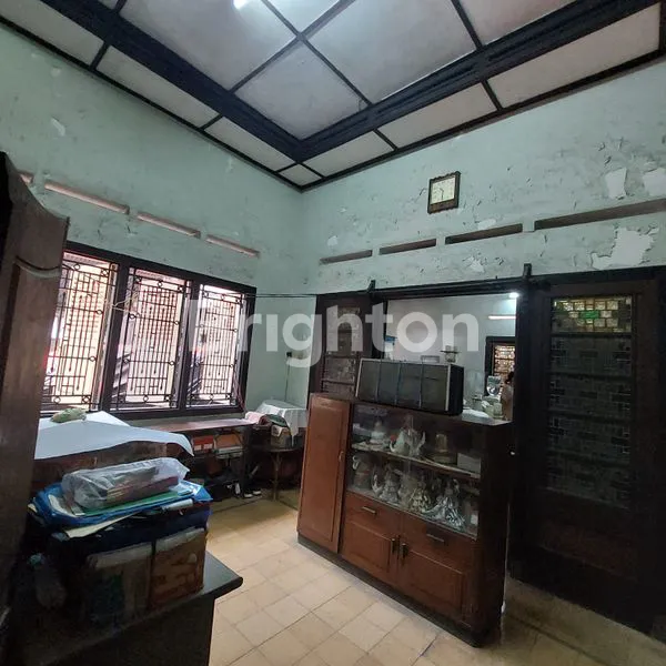 image INVESTASI CERDAS. RUMAH BESAR TENGAH KOTA HANYA 3 MNT DARI SMA LOYOLA (4)