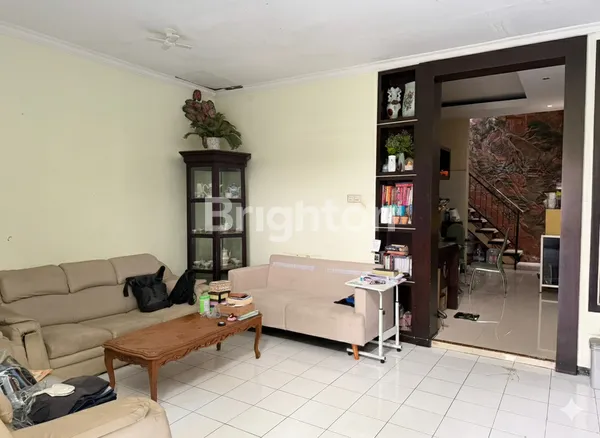 image RUMAH SIAP HUNI DI JL. TELUK GRAJAKAN – ONE GATE SYSTEM, CARPORT 2 MOBIL (2)