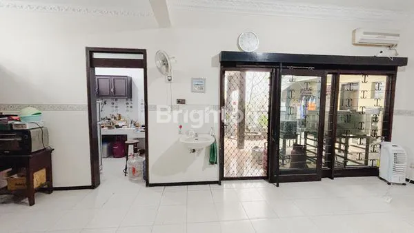 image RUMAH 2 LANTAI MANYAR TIRTOMOYO (2)