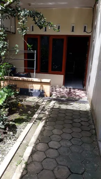 image RUMAH DI KAWASAN STRATEGIS PERUMAHAN ZONA  NEIGHBORHOOD MALANG DENGAN BANGUNAN 120 M2 DIATAS LAHAN SELUAS 149 M2 DIJUAL CEPAT. (2)