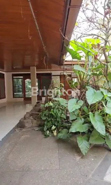 GEDUNG TURUN HARGA LAGI\NMURAH  DIBAWAH NJOP\N( HITUNG TANAH AJA) LOKASI RAMAI MAINROAD BAGUS BISA SEGALA USAHA LOH ,\NSEGERA BANGET DIPINANG\N LT 1148. USAHA  LOKASI 2JALUR.BAGUS INI AJA.