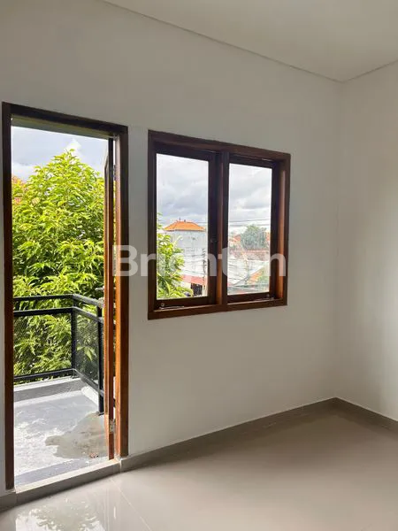 image RUMAH BARU SIAP HUNI 3 KAMAR DI AREA STRATEGIS DENPASAR BARAT (6)