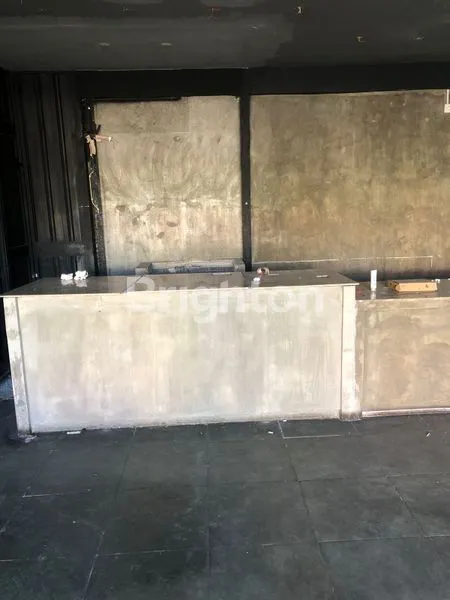 image COFFEE SHOP INDUSTRIAL MINIMALIS DI KETINTANG, SURABAYA (3)