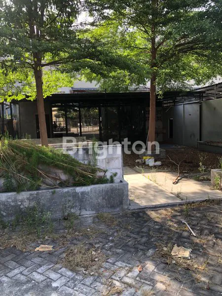 image COFFEE SHOP INDUSTRIAL MINIMALIS DI KETINTANG, SURABAYA (4)