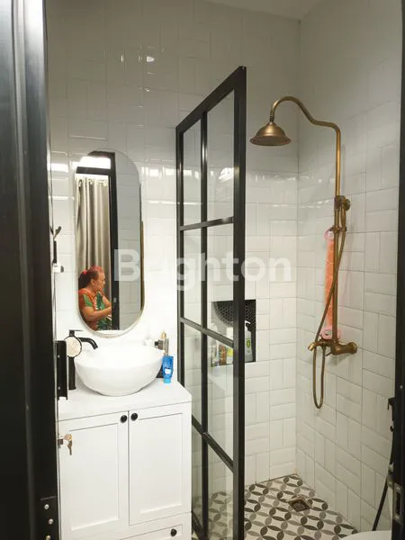 image RUMAH MODEREN DUA LANTAI BERGAYA AMERICAN CLASSIC (6)