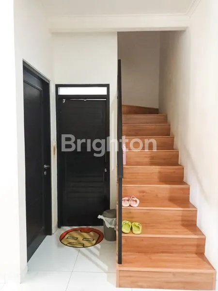 image RUMAH MODEREN DUA LANTAI BERGAYA AMERICAN CLASSIC (5)