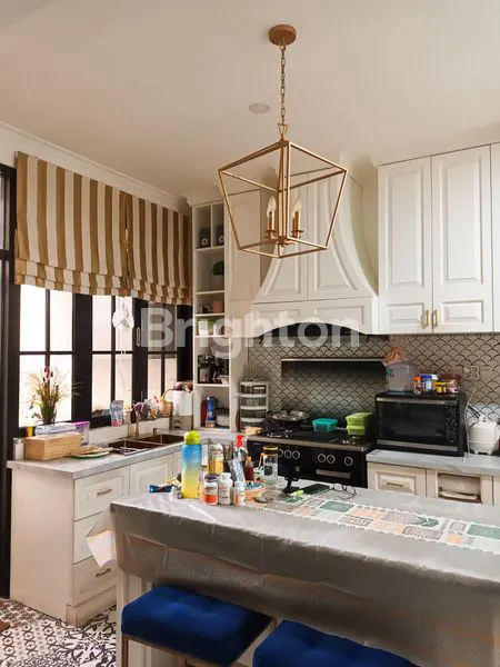 image RUMAH MODEREN DUA LANTAI BERGAYA AMERICAN CLASSIC (4)