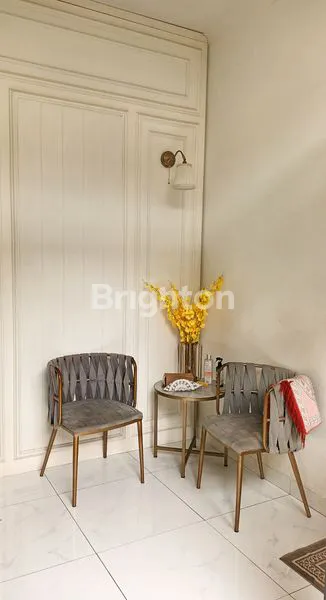 image RUMAH MODEREN DUA LANTAI BERGAYA AMERICAN CLASSIC (2)