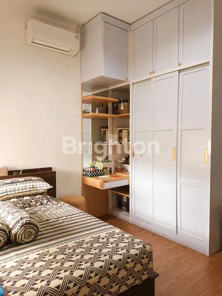 image RUMAH MODEREN DUA LANTAI BERGAYA AMERICAN CLASSIC (8)