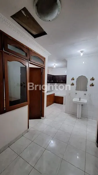 image RUMAH STRATEGIS KELAPA GADING, 4 KT, SEMI-FURNISHED (8)