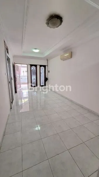 image RUMAH STRATEGIS KELAPA GADING, 4 KT, SEMI-FURNISHED (3)