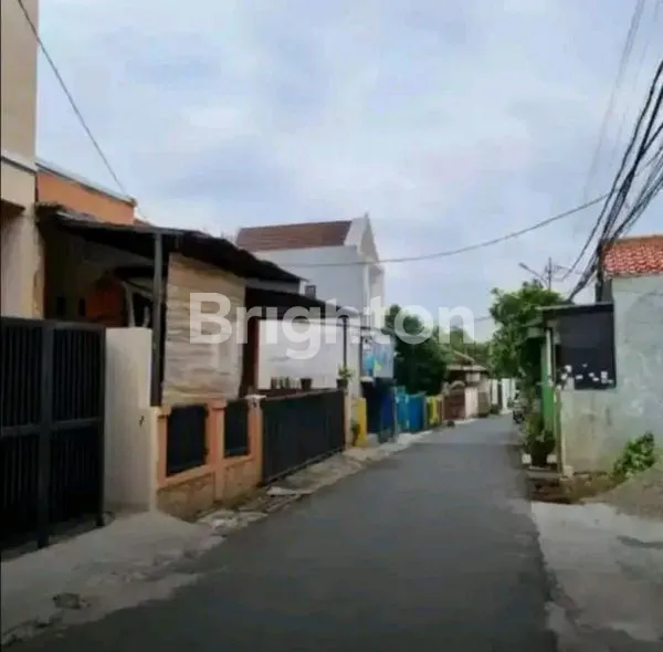 image RUMAH 2.5 LANTAI DI PETUKANGAN, LT 57M², 3 KT (8)
