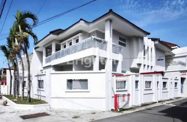 image RUMAH MEWAH 7 KAMAR TIDUR MODERN SUMBER BANYUANYAR SOLO (1)