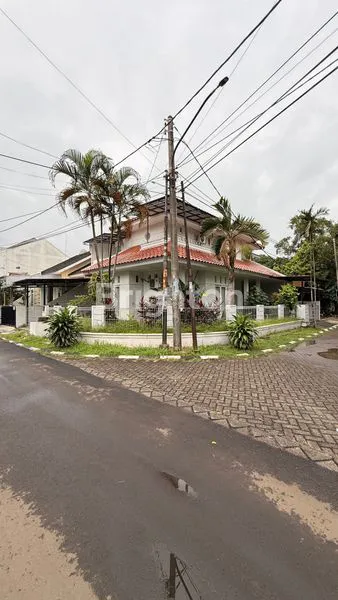 image RUMAH HOOK LOKASI STRATEGIS DEKAT PINTU TOLL SERIUS CEPAT NUSALOKA BSD (1)