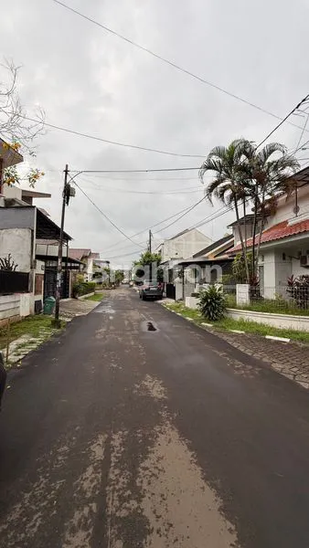 image RUMAH HOOK LOKASI STRATEGIS DEKAT PINTU TOLL SERIUS CEPAT NUSALOKA BSD (8)