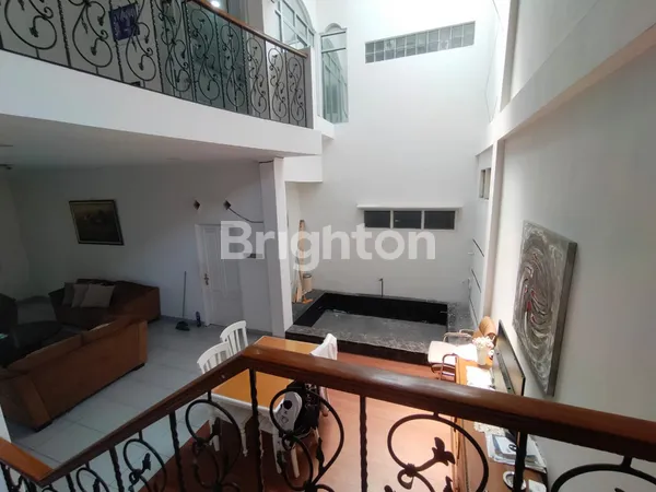 image RUMAH MEWAH 2 LANTAI NON FURNISH DI MAGATRU TURANGGA KOTA BANDUNG (2)