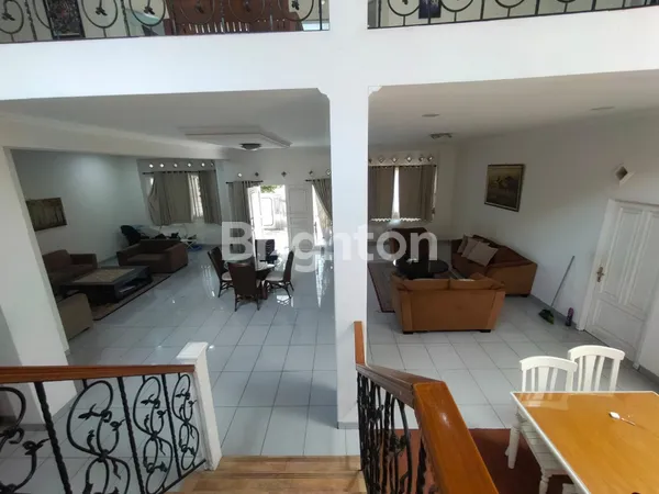 image RUMAH MEWAH 2 LANTAI NON FURNISH DI MAGATRU TURANGGA KOTA BANDUNG (3)