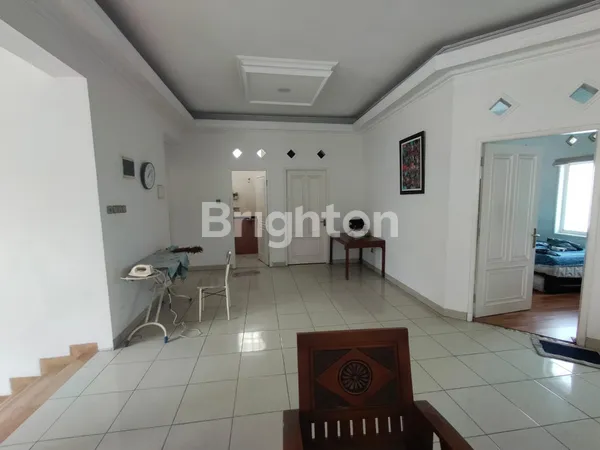 image RUMAH MEWAH 2 LANTAI NON FURNISH DI MAGATRU TURANGGA KOTA BANDUNG (4)