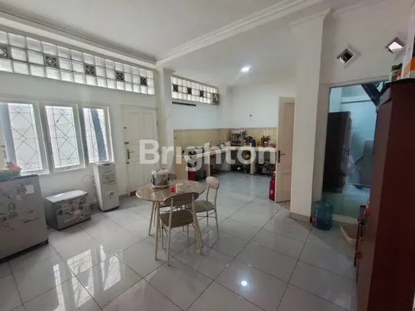 image RUMAH MEWAH 2 LANTAI NON FURNISH DI MAGATRU TURANGGA KOTA BANDUNG (5)