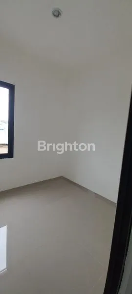 image RUMAH BARU SEPATAN ADA MEZAINE HALAMAN BELAKANG LUAS (6)