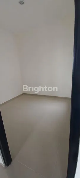 image RUMAH BARU SEPATAN ADA MEZAINE HALAMAN BELAKANG LUAS (5)