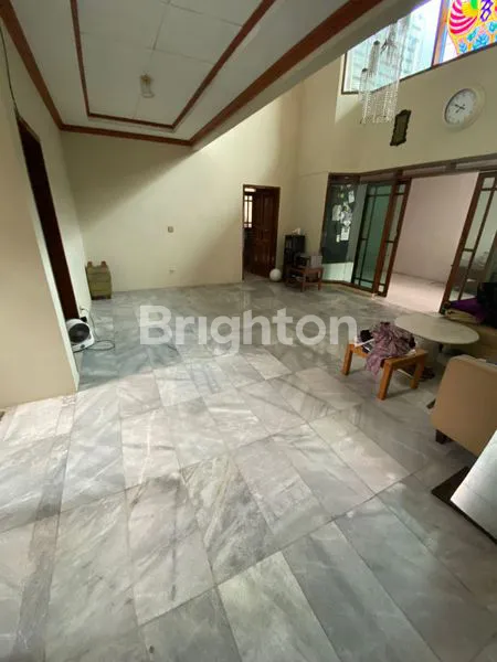 image DIJUAL NEGO RUMAH LUAS – TIPE HOEK 2 LANTAI PETOGOGAN, KEBAYORAN BARU – JAKARTA SELATAN (2)