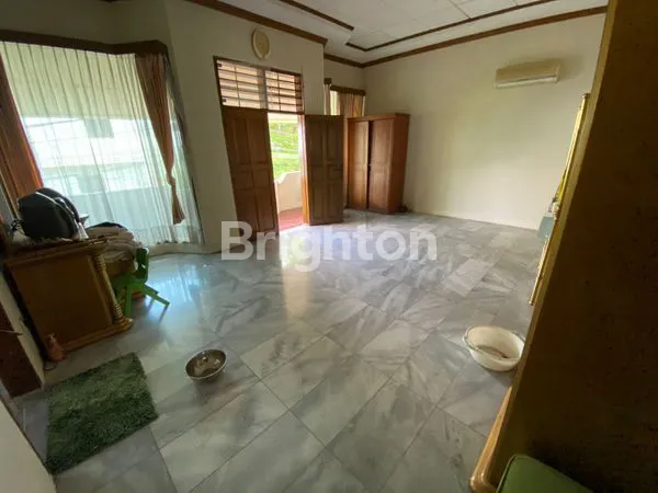 image DIJUAL NEGO RUMAH LUAS – TIPE HOEK 2 LANTAI PETOGOGAN, KEBAYORAN BARU – JAKARTA SELATAN (3)