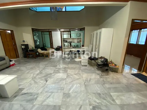 image DIJUAL NEGO RUMAH LUAS – TIPE HOEK 2 LANTAI PETOGOGAN, KEBAYORAN BARU – JAKARTA SELATAN (5)