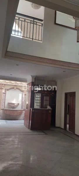 image RUMAH STRATEGIS SURABAYA, 4+1 KT, GARASI & CARPORT (4)