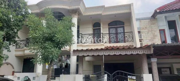 image RUMAH STRATEGIS SURABAYA, 4+1 KT, GARASI & CARPORT (1)