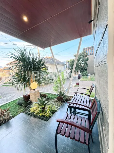 image VILA 2 LANTAI DENGAN KOLAM RENANG DAN FUUL FURNISHED KOTA BATU (4)