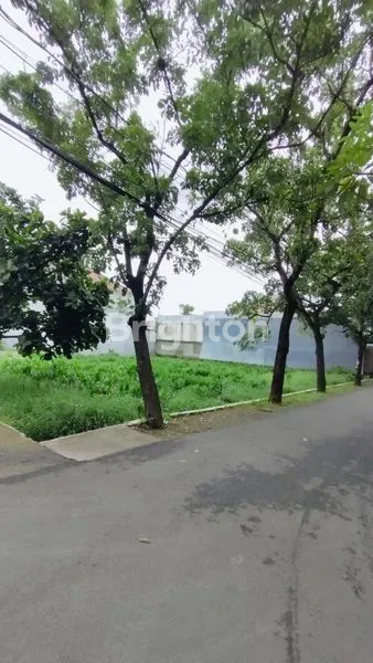 JUAL MURAH HITUNG TANAH HANYA @6, 5JT/METER TANAH HOEK JOGLO KEC. KEMBANGAN JAKARTA BARAT UKURAN 25X25 M2 BISA BUAT USAHA GUDANG HUNIAN DLL DALAM KOMPLEK HADAP TIMUR DAN SELATAN ROW  JALAN 2 MOBIL