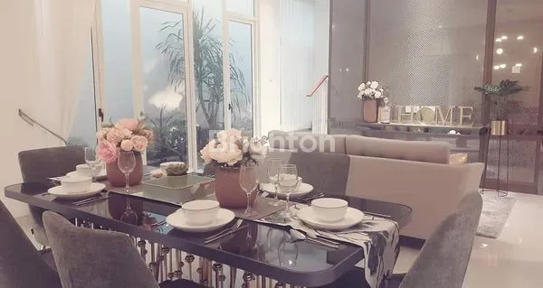 image RUMAH BAGUS TERAWAT DI GRAND ISLAND PAKUWON CITY. DEKAT KE PAKUWON CITY MALL, KE RAYA MERR, ITS, UNAIR, KERTAJAYA INDAH, DHARMAHUSADA INDAH, SUKOLILO, UNIVERSITAS WIDYA MANDALA, SEKOLAH CITA HATI (2)