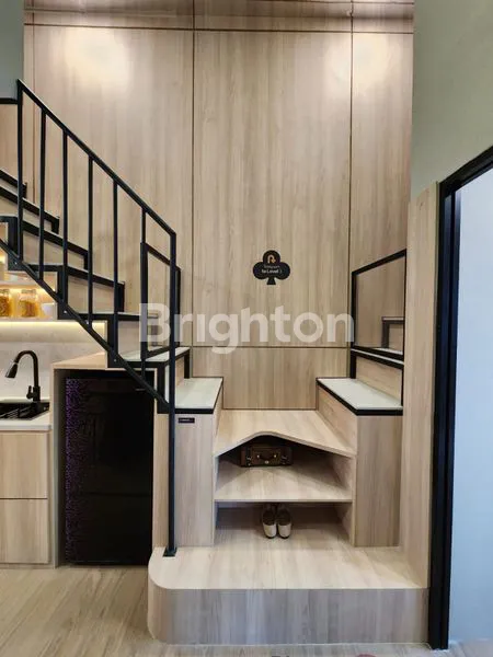 image RUMAH 3 LANTAI DESAIN MINIMALIS HIGH CEILING DI KAWASAN SERPONG (3)