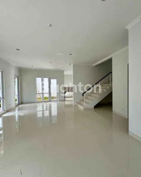 image RUMAH PASADENA BRAND NEW,SIAP HUNI,LOKASINYA DEKAT DENGAN BOULEVARD GADING SERPONG,ROW JALANNYA LEBAR,DAN DEKAT AKSES JALAN TEMBUS BSD (2)