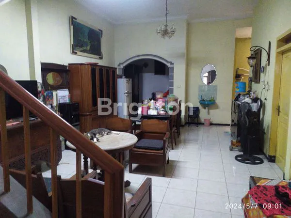 image RUMAH 2 LANTAI AREA SAWOJAJAR,LOKASI STRATEGIS DI TEPI JALAN BESAR,SELANGKAH KE EXIT TOL MADYOPURO (2)