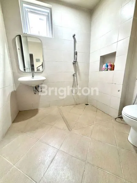 image RUMAH MEWAH MURAH DEKAT LUWES GENTAN BAKI SOLO (8)