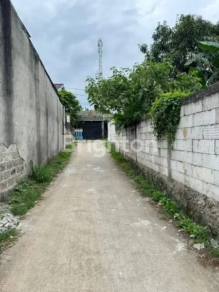 image TANAH LUAS STRATEGIS PINGGIR JALAN COCOK UNTUK HUNIAN ATAU USAHA KOS (6)