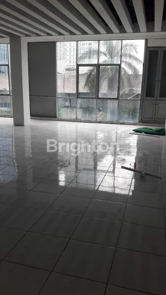 image RUKO 4 1/2 LANTAI LOKASI SANGAT STRATEGIS, DI JALAN RAYA COCOK UNTUK KANTOR DI KELAPA GADING, JAKARTA UTARA (8)