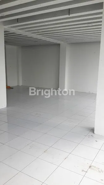 image RUKO 4 1/2 LANTAI LOKASI SANGAT STRATEGIS, DI JALAN RAYA COCOK UNTUK KANTOR DI KELAPA GADING, JAKARTA UTARA (6)