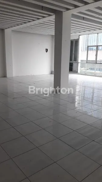 image RUKO 4 1/2 LANTAI LOKASI SANGAT STRATEGIS, DI JALAN RAYA COCOK UNTUK KANTOR DI KELAPA GADING, JAKARTA UTARA (5)