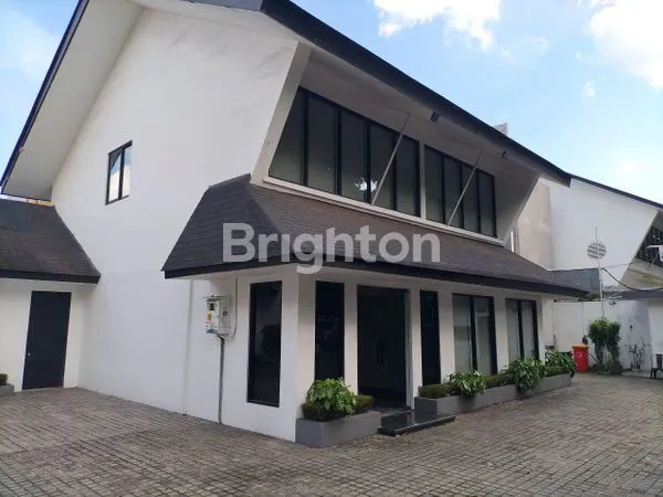 image RUMAH MEWAH SIAP HUNI DI PAKUBUWONO, LT 500M² (1)