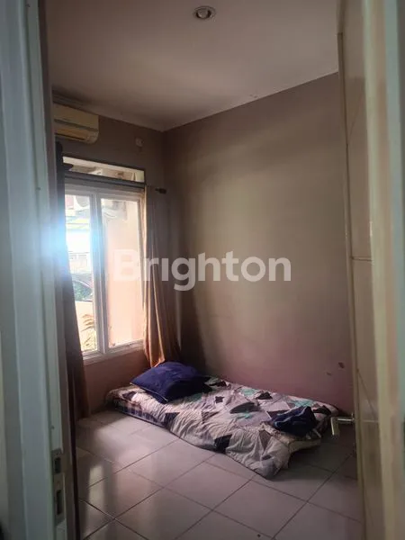 image RUMAH 2 LANTAI SIAP HUNI DI BINTARO TANGERANG SELATAN (7)