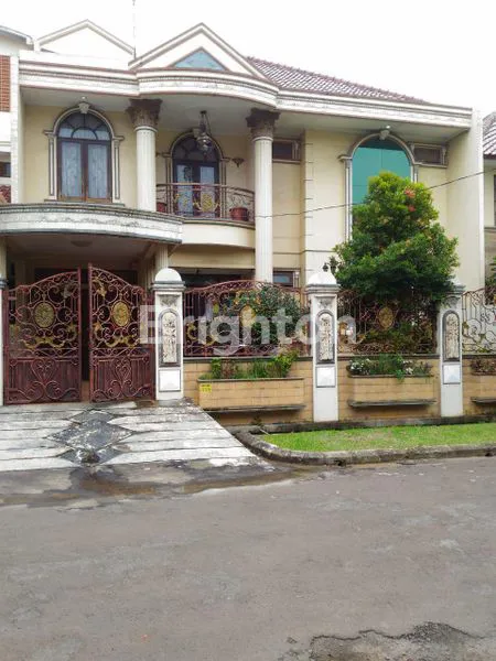 image RUMAH MEWAH, TENGAH KOTA, COCOK UNTUK KELUARGA (1)