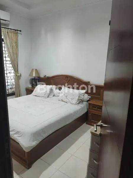 image RUMAH 2,5 LANTAI DI JANTUNG BINTARO SEKTOR 3A HARGA SANGAT MIRING BONUS 5 AC (5)
