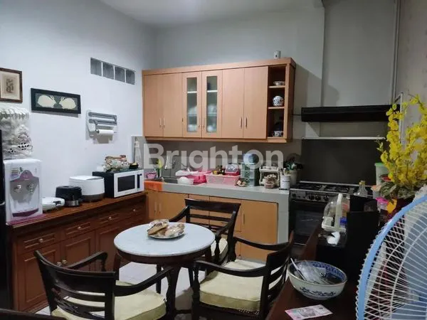 image RUMAH 2,5 LANTAI DI JANTUNG BINTARO SEKTOR 3A HARGA SANGAT MIRING BONUS 5 AC (3)