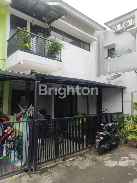 image RUMAH 2,5 LANTAI DI JANTUNG BINTARO SEKTOR 3A HARGA SANGAT MIRING BONUS 5 AC (1)