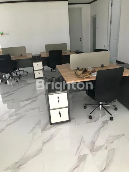 image DISEWAKAN RUMAH SIAP HUNI BARU RENOV TOTAL, KONDISI SEMI FURNISED - DARMO HARAPAN (2)