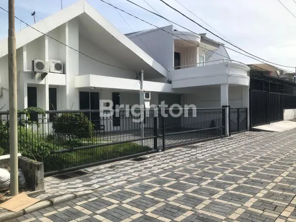 image DISEWAKAN RUMAH SIAP HUNI BARU RENOV TOTAL, KONDISI SEMI FURNISED - DARMO HARAPAN (1)